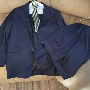 Boys suit size 14 with tie.